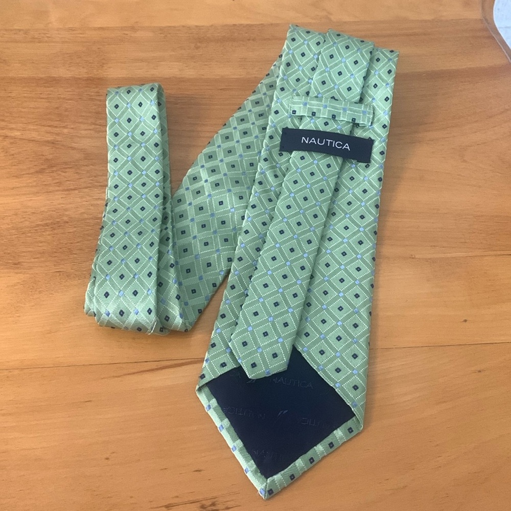 Nautica Lime Green 100% silk tie made in USA diamond pattern 59" EUC - Picture 2 of 9